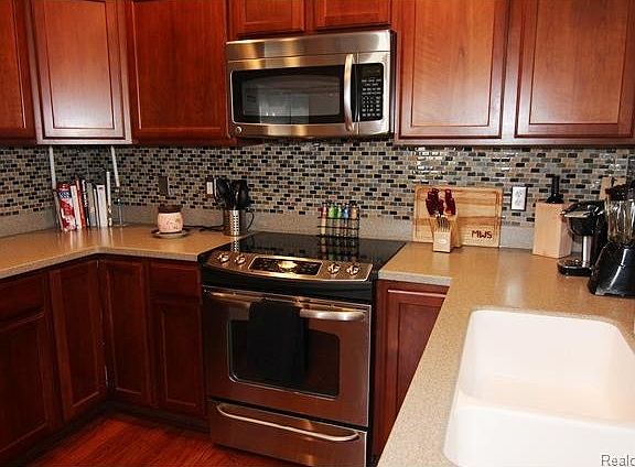 4th image of 28064 Hopkins Dr #1