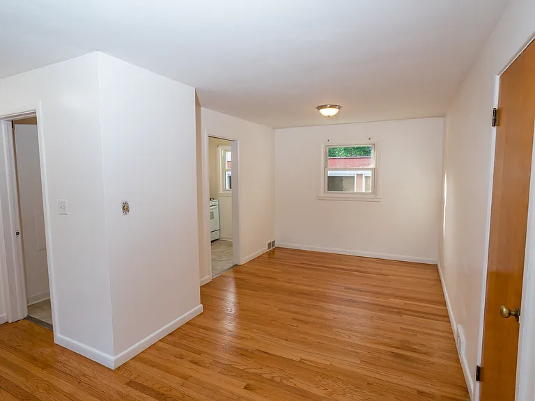 1503 Meadowbrook Dr #2 — Photo 4
