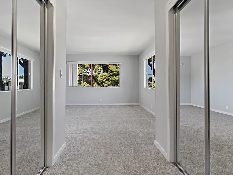 Maplewood Apartments — Photo 16