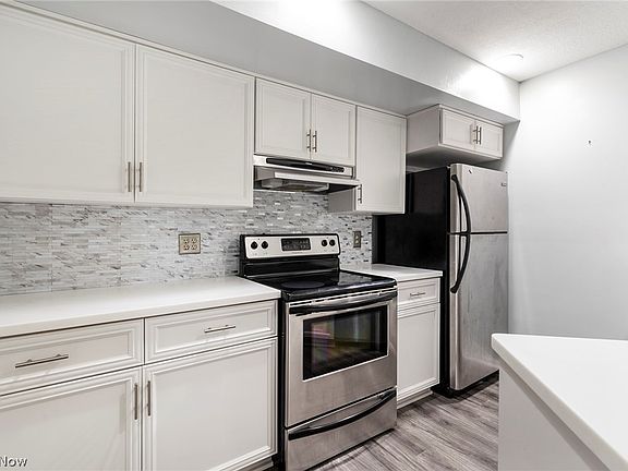 4th image of 4064 Saint Andrews Ct Unit 2