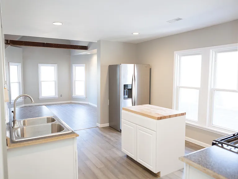 307 W Delavan Ave — Photo 10