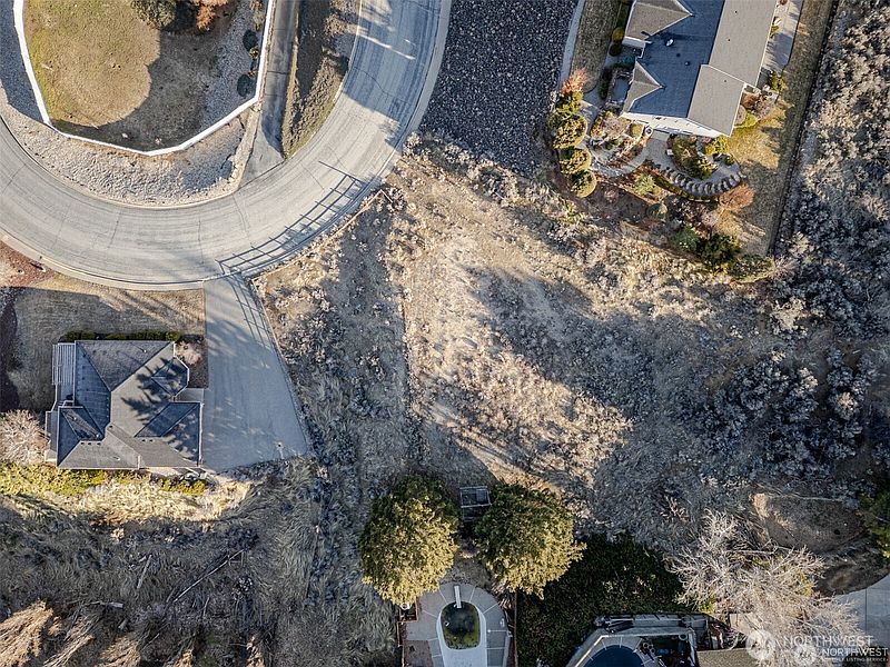3rd image of 155 Stoneybrook Lane