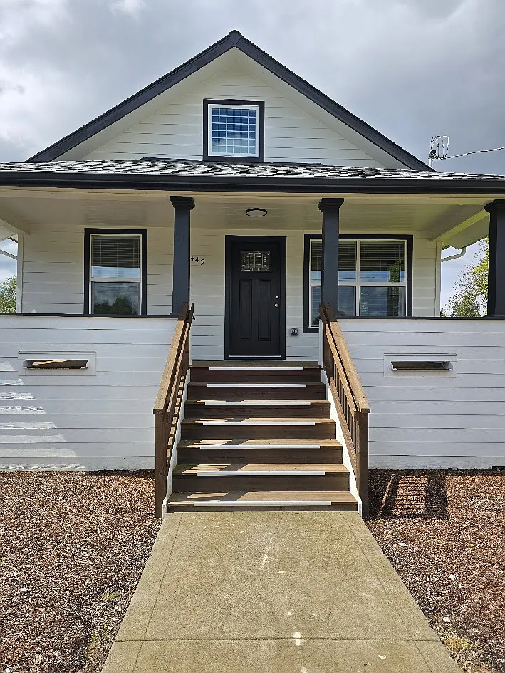 3 bed, 1.5 bath, 1016 sqft, $2,000 — Photo 1