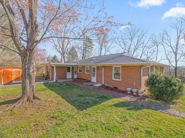 1272 Rio Rd E, Charlottesville, VA 22901