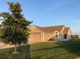 505 Oak Leaf Ct, Baldwin City, KS 66006