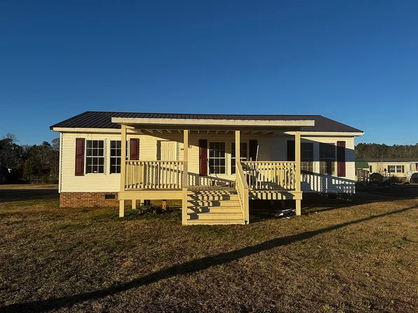 319 King Arthur Dr, Whiteville, NC 28472