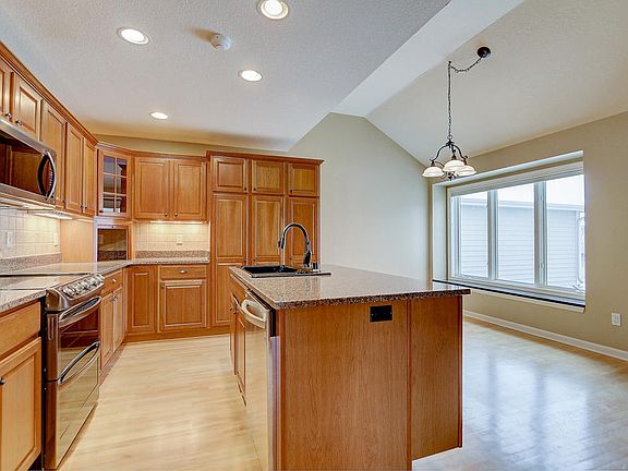3rd image of N22W24234 E Parkway Meadow Cir