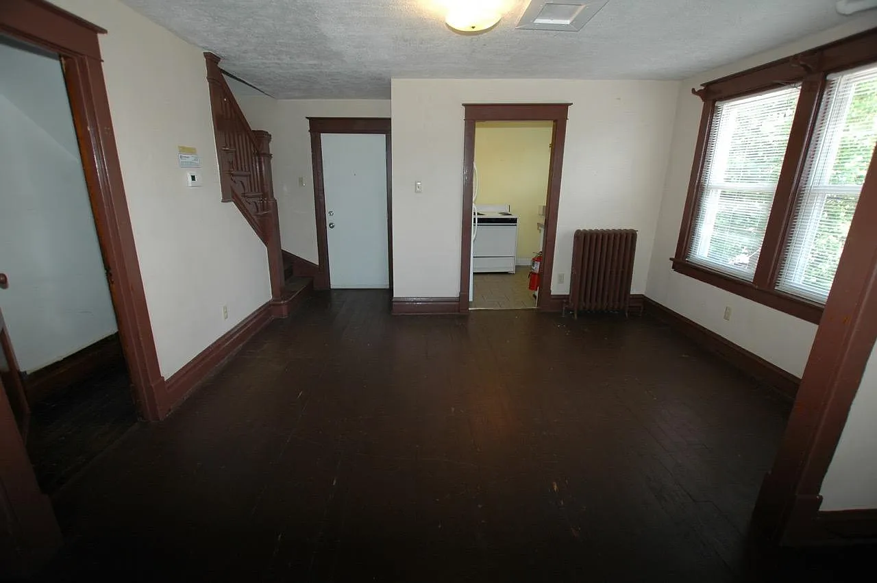 2 bed, 750 sqft, $915 — Photo 3