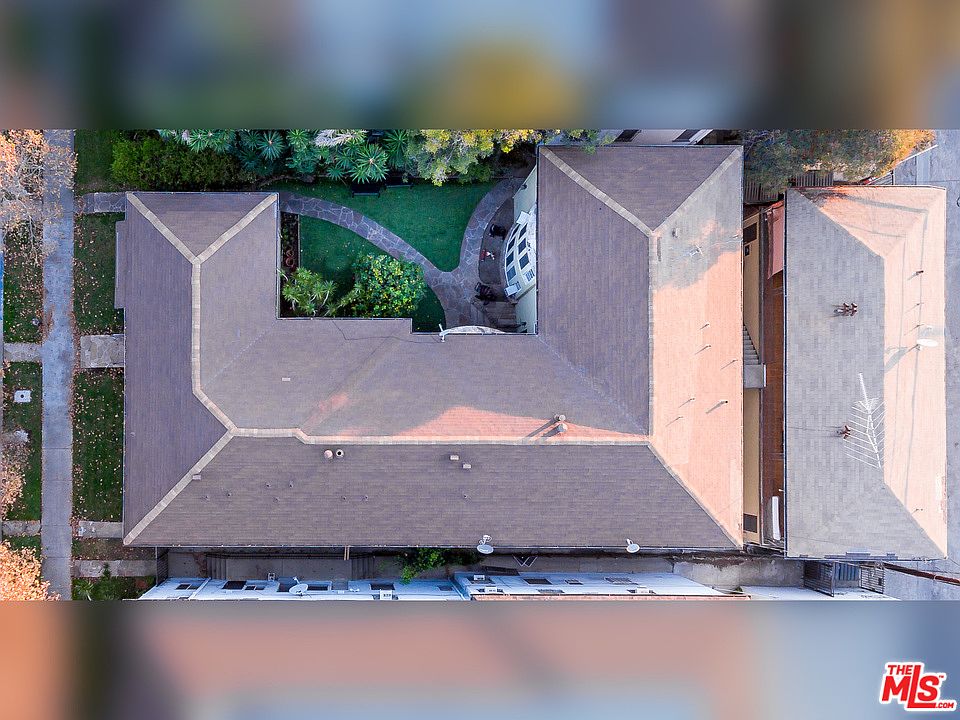 2nd image of 345 N Sycamore Ave