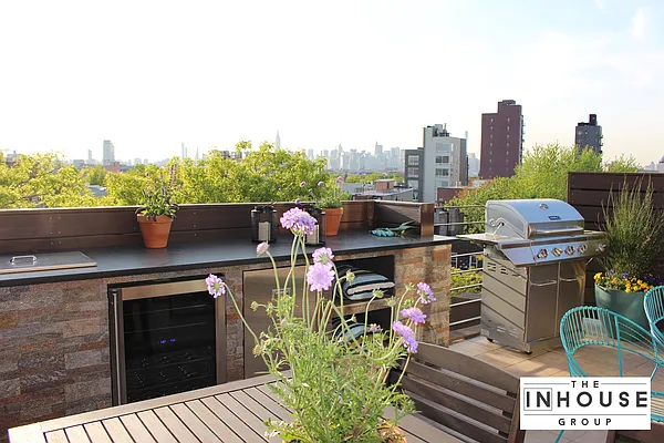 Sold by The In House Group | media 6