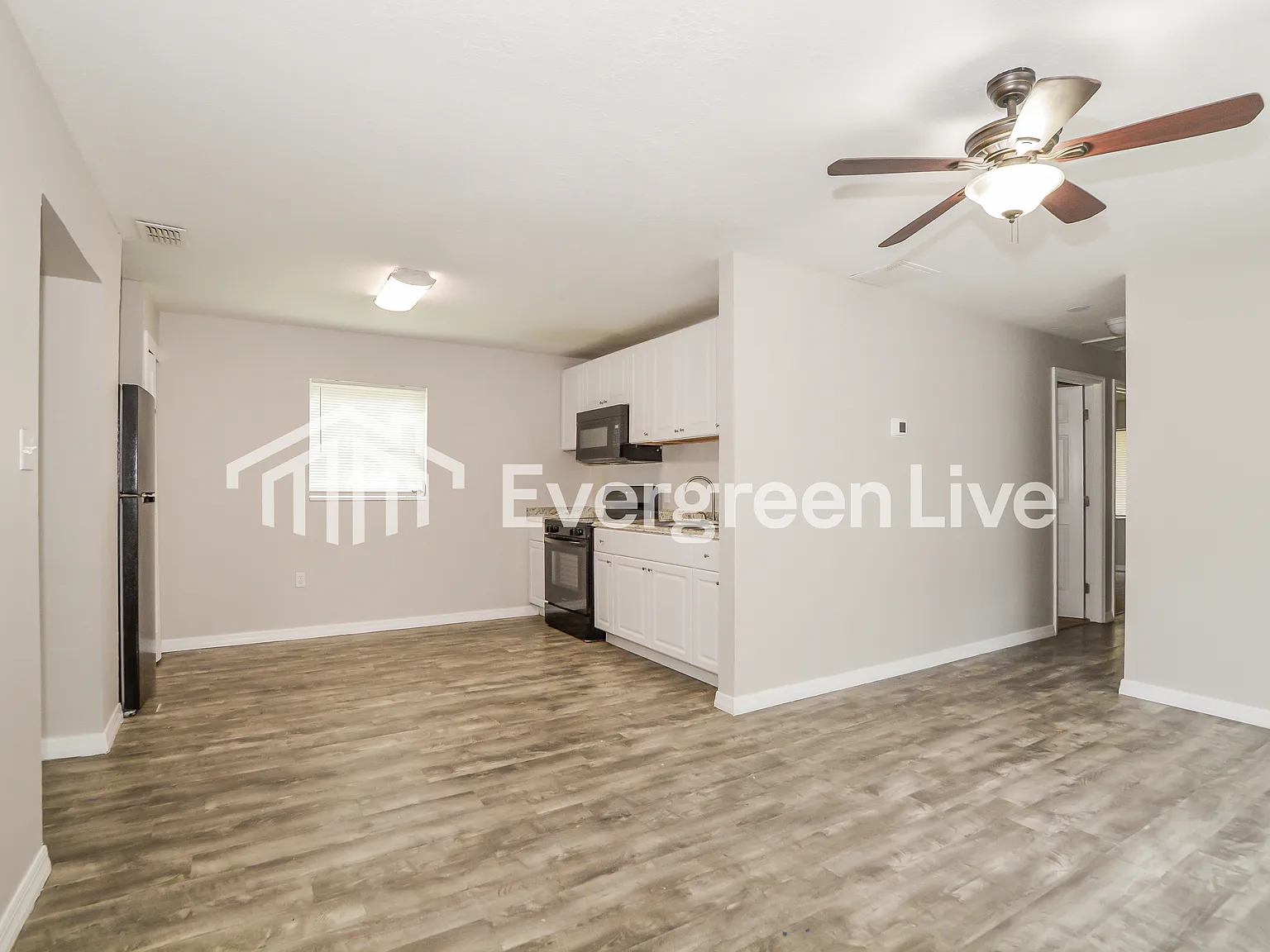 4 bed, 2.0 bath, 1560 sqft, $1,525 — Photo 4