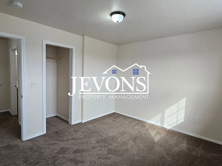 321 Emerald Rd #C — Photo 6