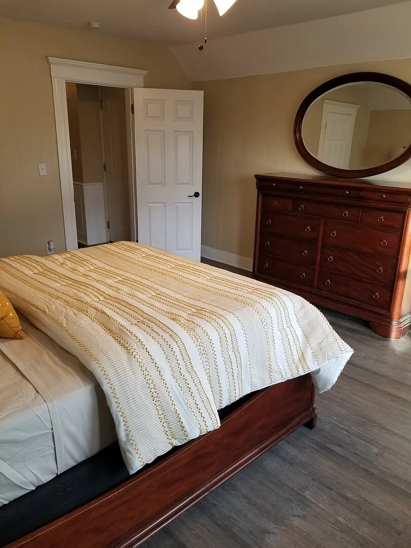 2 Bedroom apt blocks within Yale Hospital and Downtown New Haven — Photo 4
