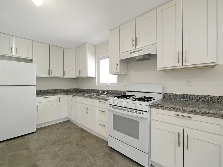 14 Girard St #B — Photo 3