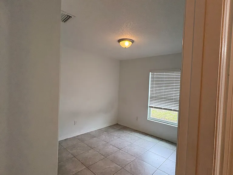 2585 89th Ct — Photo 2