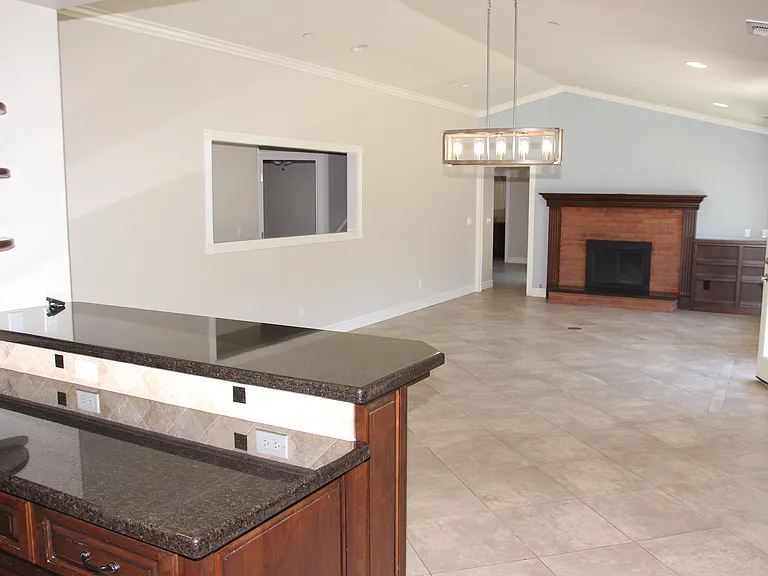 985 Magnolia Dr — Photo 6