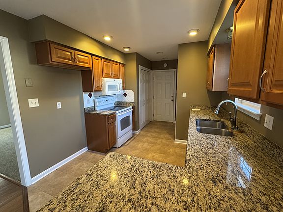 5th image of 6060 Oxbridge Dr