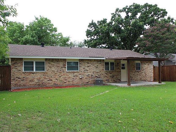 4th image of 4036 Charter Dr