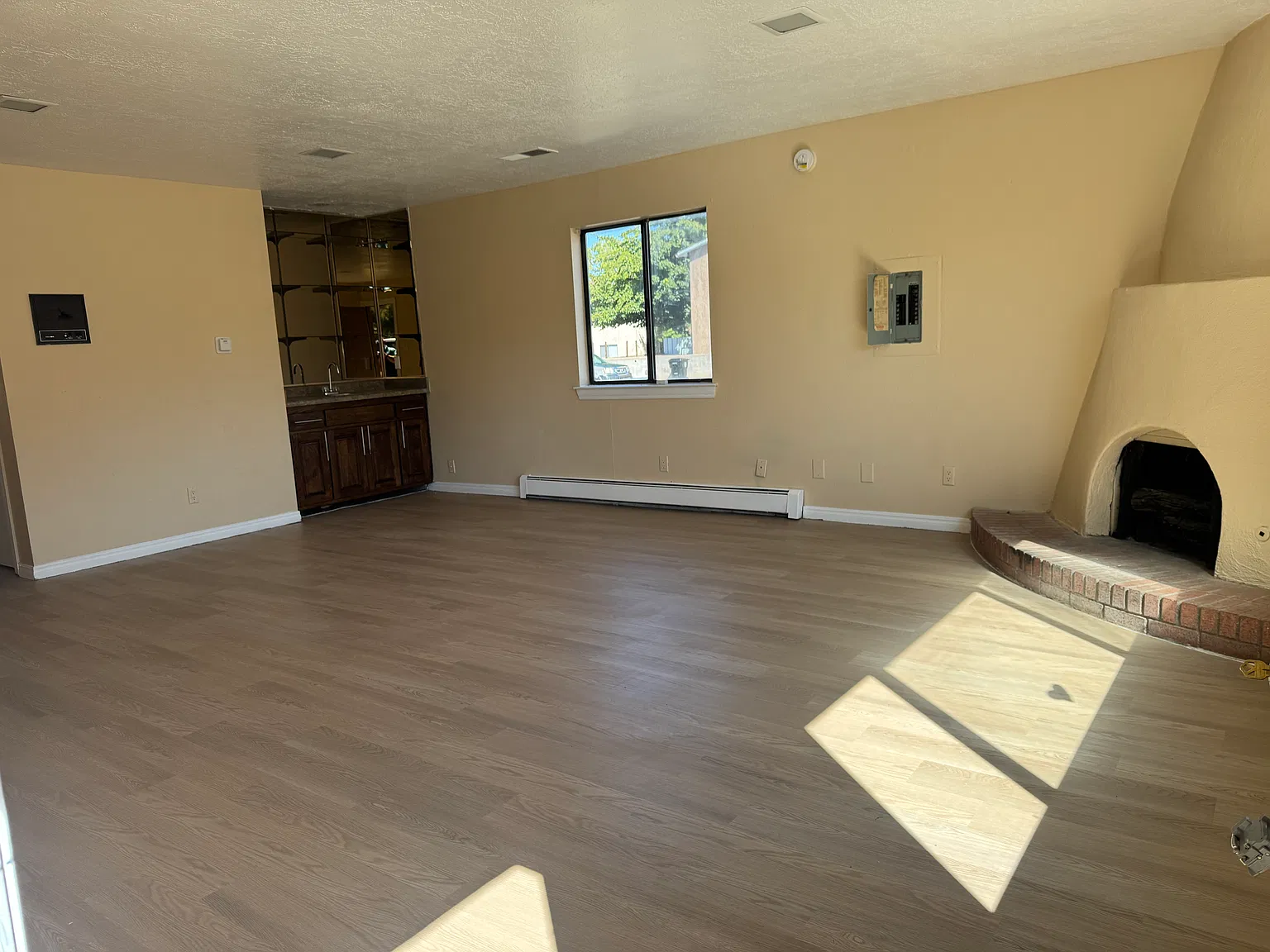 4 bed, 2500 sqft, $2,200 — Photo 4