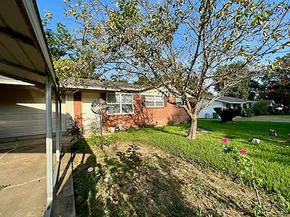 1726 Meadowbrook Ln, Texarkana, TX 75501