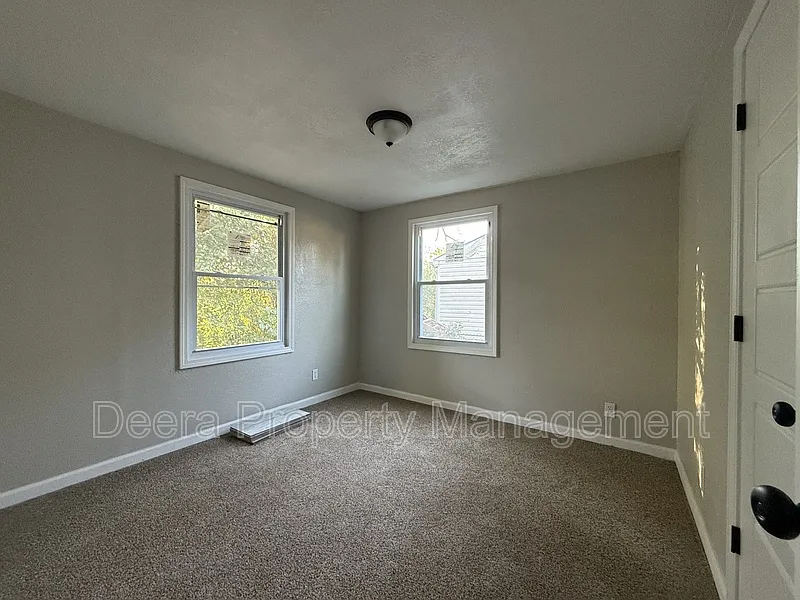 5 bed, 2.0 bath, $2,000 — Photo 4