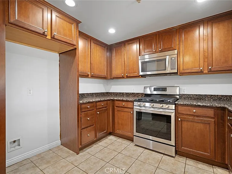 6800 Corbin Ave — Photo 12