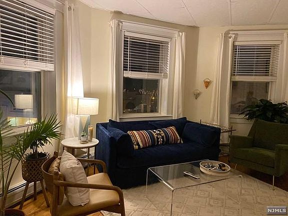 4th image of 103 Westwood Ave #3