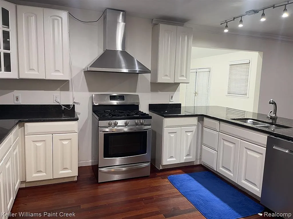 4 bed, 4.0 bath, 2765 sqft, $2,800 — Photo 4