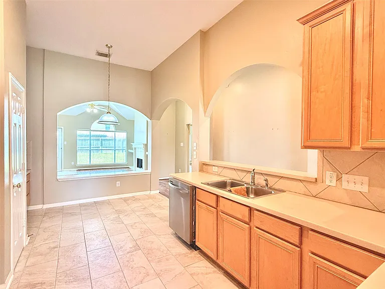 16518 Wheatmill Ct — Photo 10