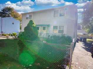 171 Sunshine Cir, Bridgeport, CT 06606