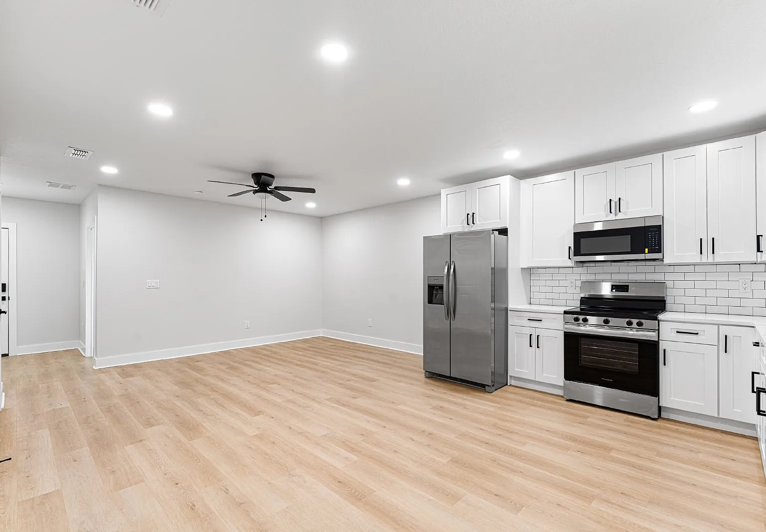 4 bed, 2.0 bath, 1366 sqft, $1,900 — Photo 4