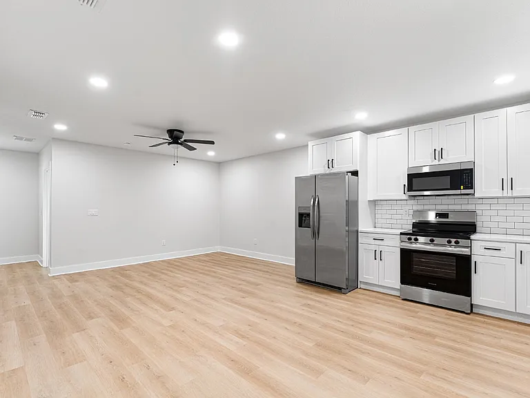 685 Childs Ave — Photo 4