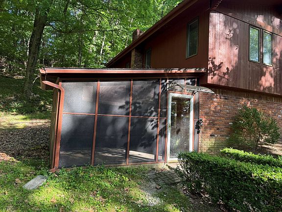 4th image of 121 E Cruce Ln