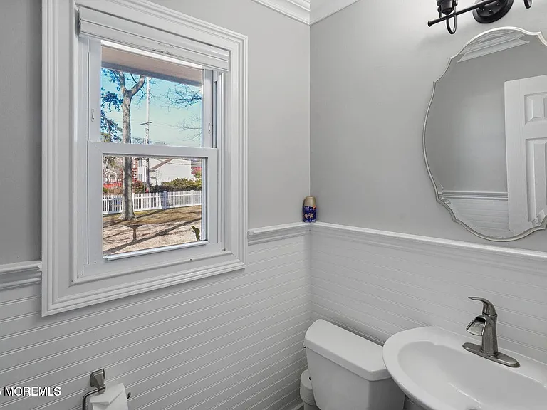 437 Adamston Rd — Photo 17