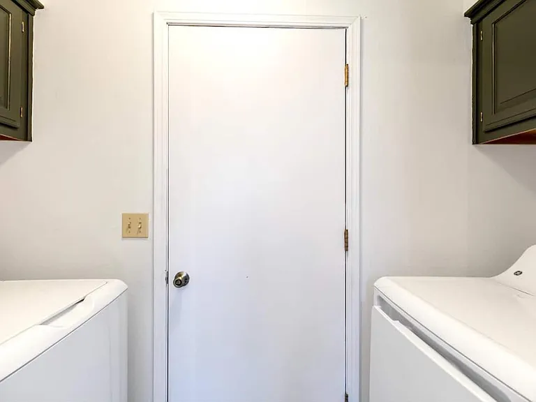 1669 W Cedar St — Photo 12