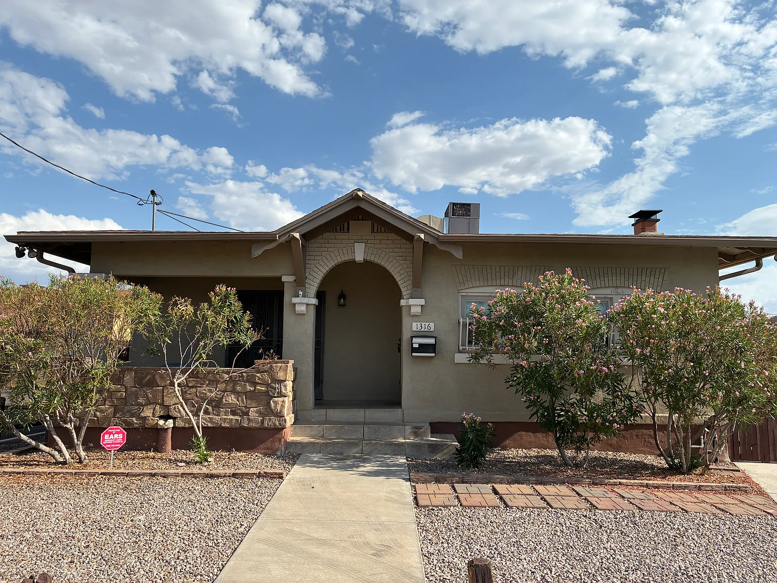 4 bed, 1758 sqft, $2,350 — Photo 1