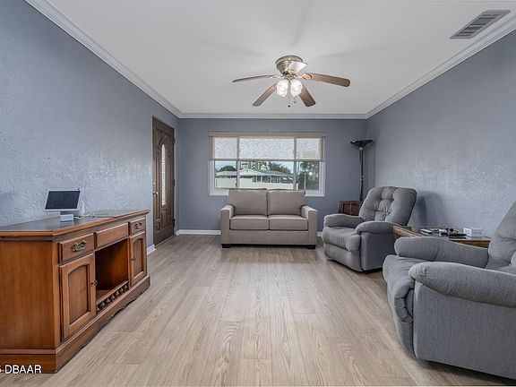 4th image of 22 Sunny Shore Dr