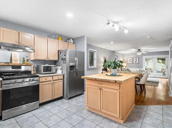 165 Holland St Unit 18, Cranston, RI 02920