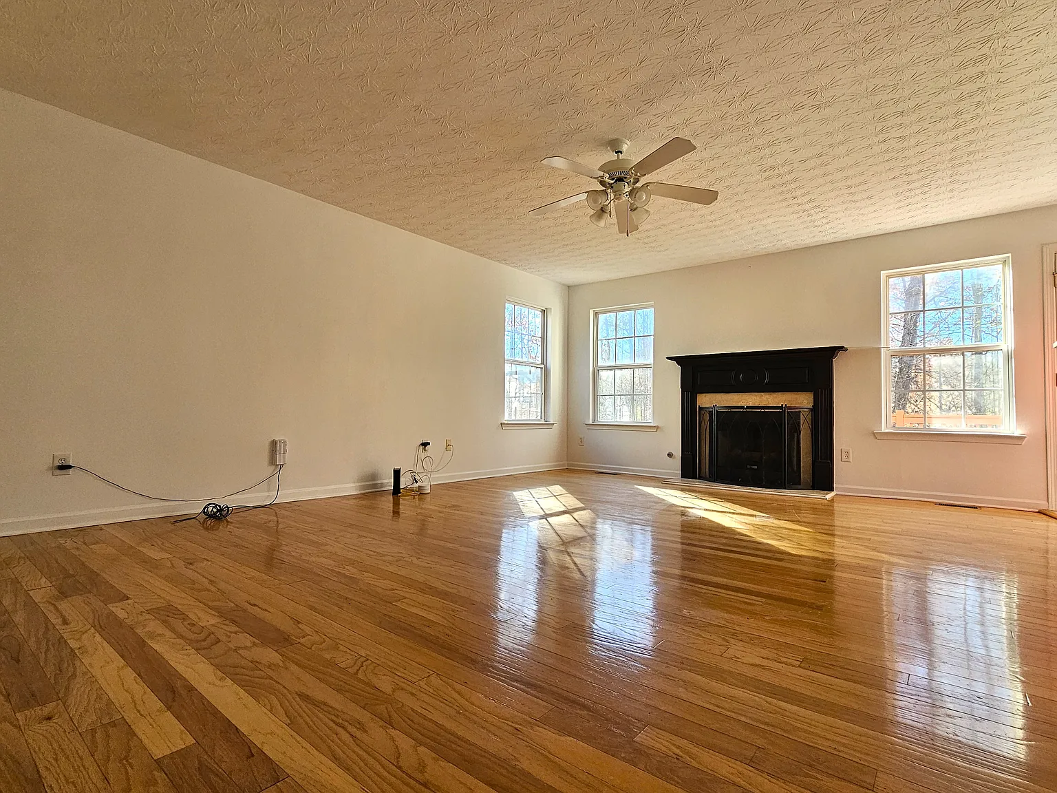 875 Roxfield Ct — Photo 1
