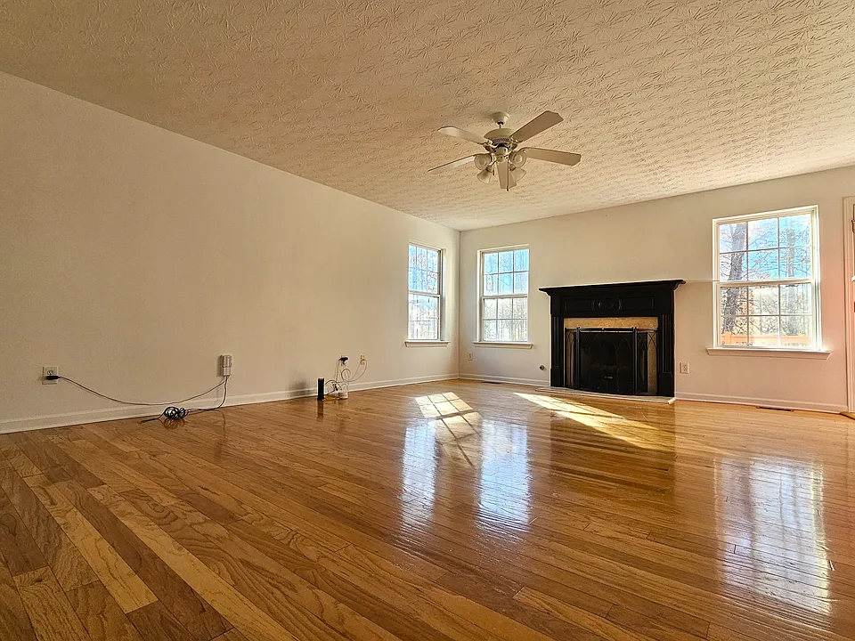 875 Roxfield Ct