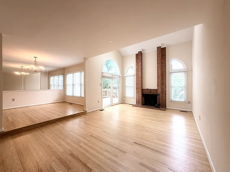 7418 Crestberry Ln — Photo 24