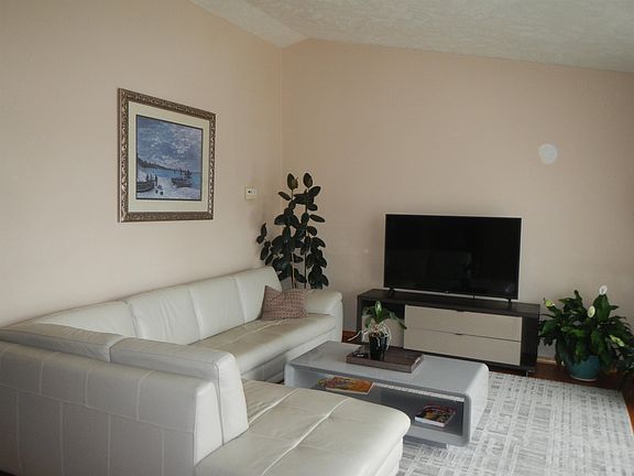 3rd image of 1802 N Salmon River Ln