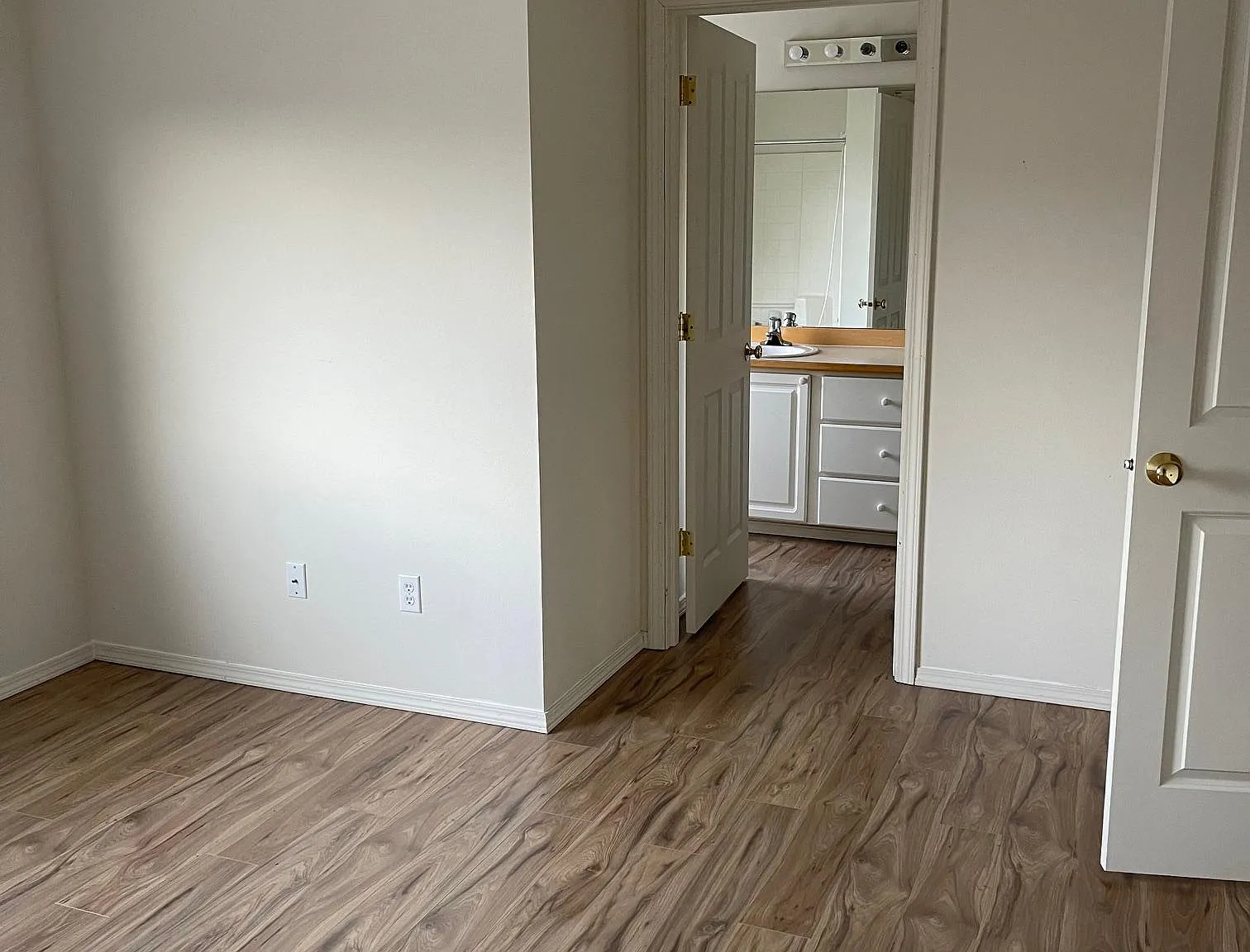 4 bed, 2.5 bath, 1800 sqft, $3,795 — Photo 4