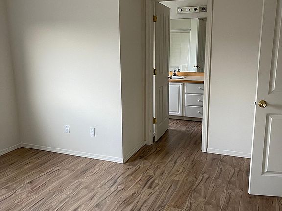 4th image of 24248 SE 10th Pl