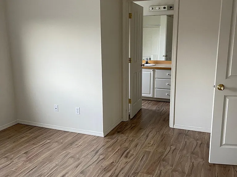 24248 SE 10th Pl — Photo 4