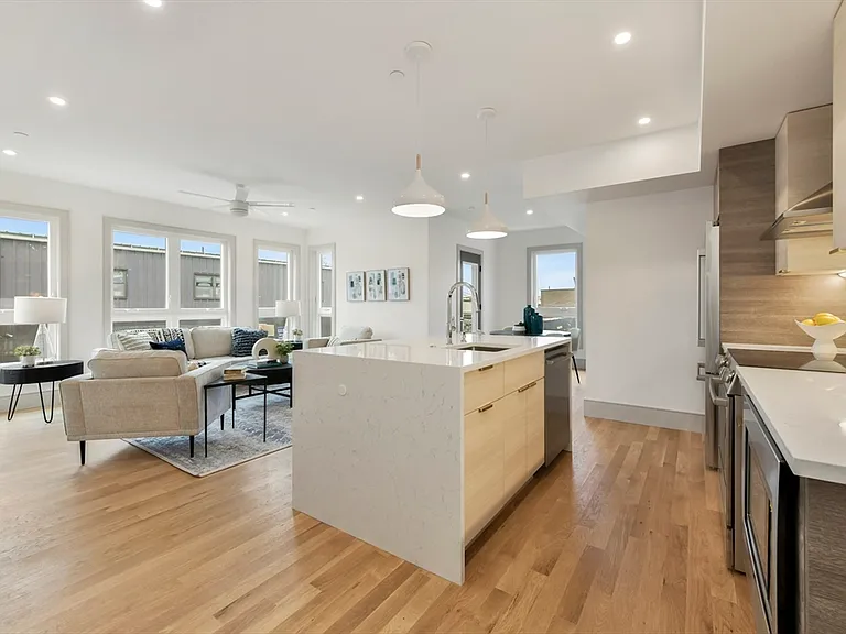 19 Clapp St #4 — Photo 1