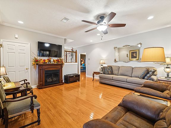 5th image of 1734 Summerplace Dr