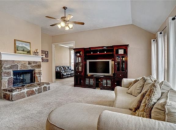 5th image of 4869 Grinstein Dr