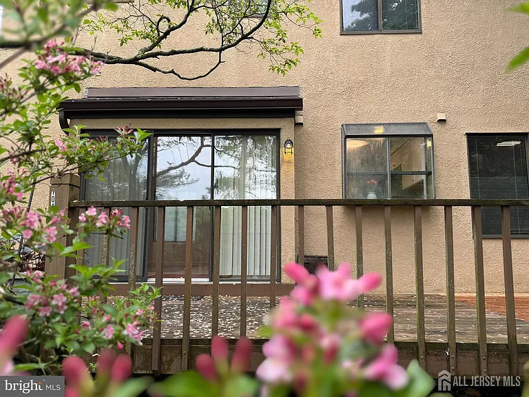 104 Sayre Dr — Photo 34