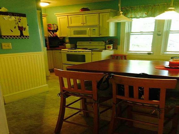 4th image of 108 Metacomet Ave